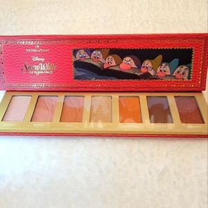 ⏬️CLEARANCE 💥I❤️Revolution Snow White Eyeshadow Palette!